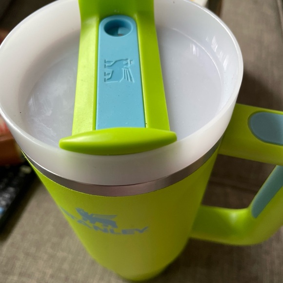 Stanley Quencher Flowstate H2O 30 OZ Neon green Stainless Steel Tumbler With lid - Picture 2 of 6